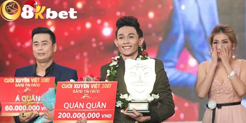 CEO Hồng Thanh trên sân khấu hài kịch năm 2015